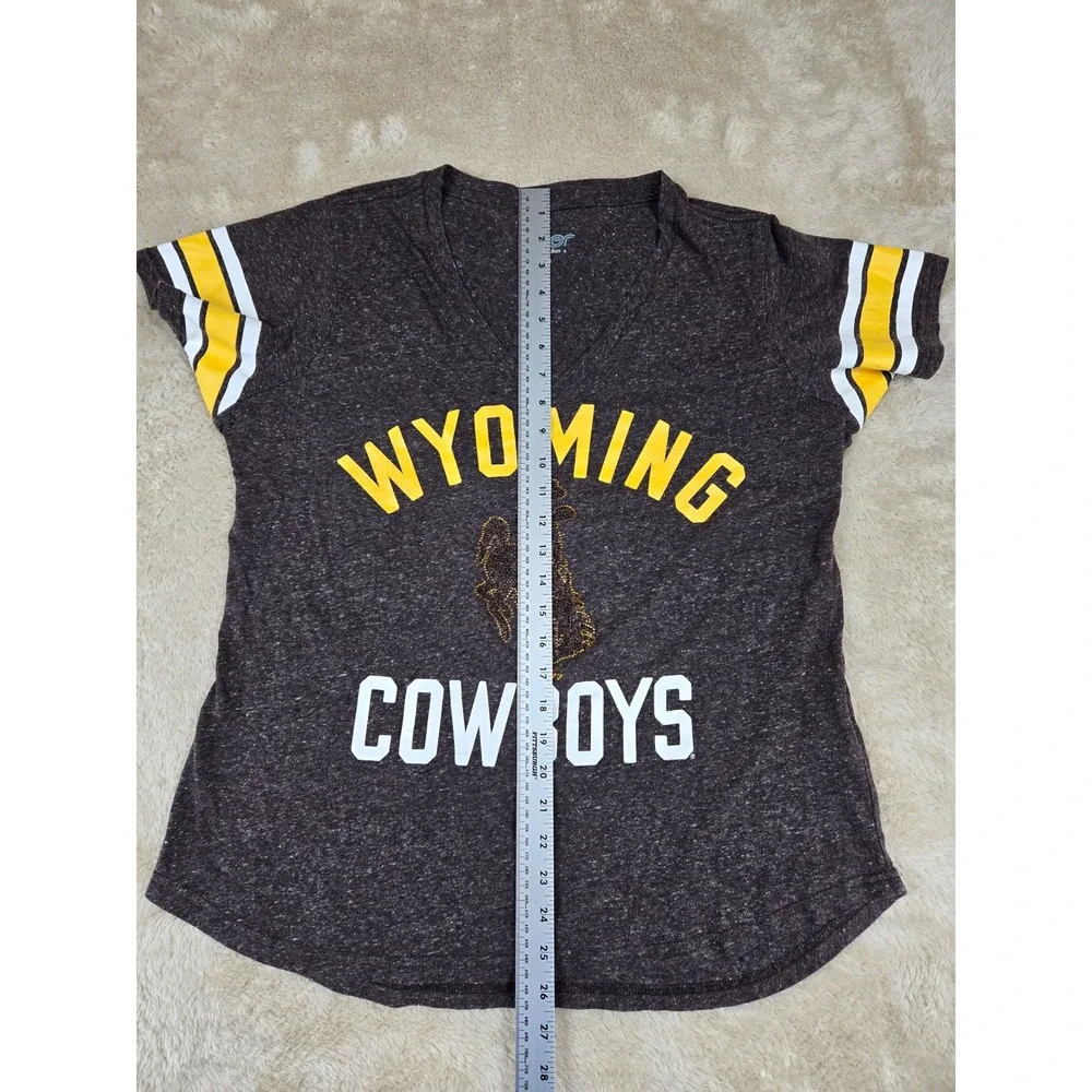 GIII Apparel Wyoming Cowboys V-Neck T-Shirt‎ Rhinestone Bucking Horse  Womens S - Picture 6 of 12